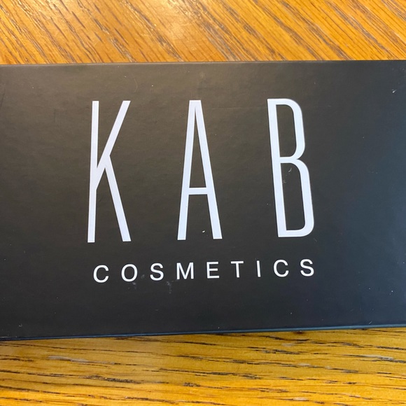 Kab cosmetics day +night eye shadow pallet - Picture 2 of 2
